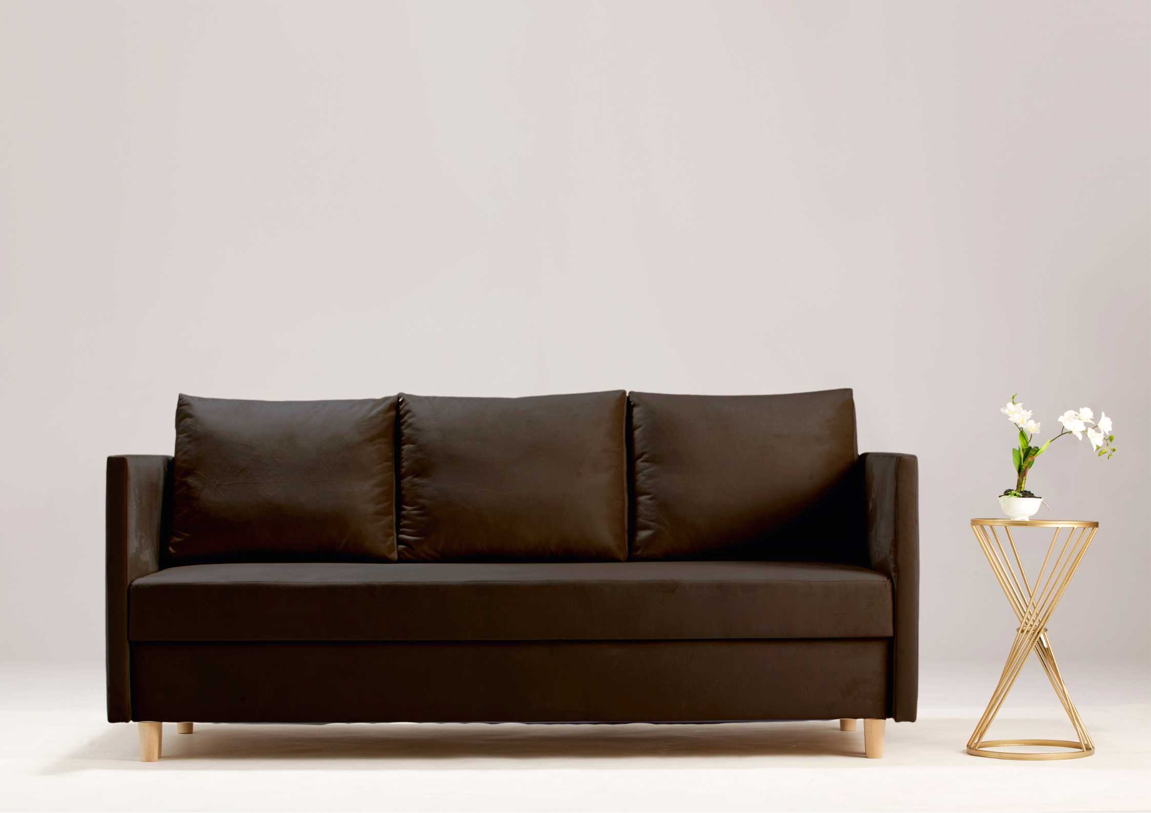 Mała sofa rozkładana w kolorze brązowym